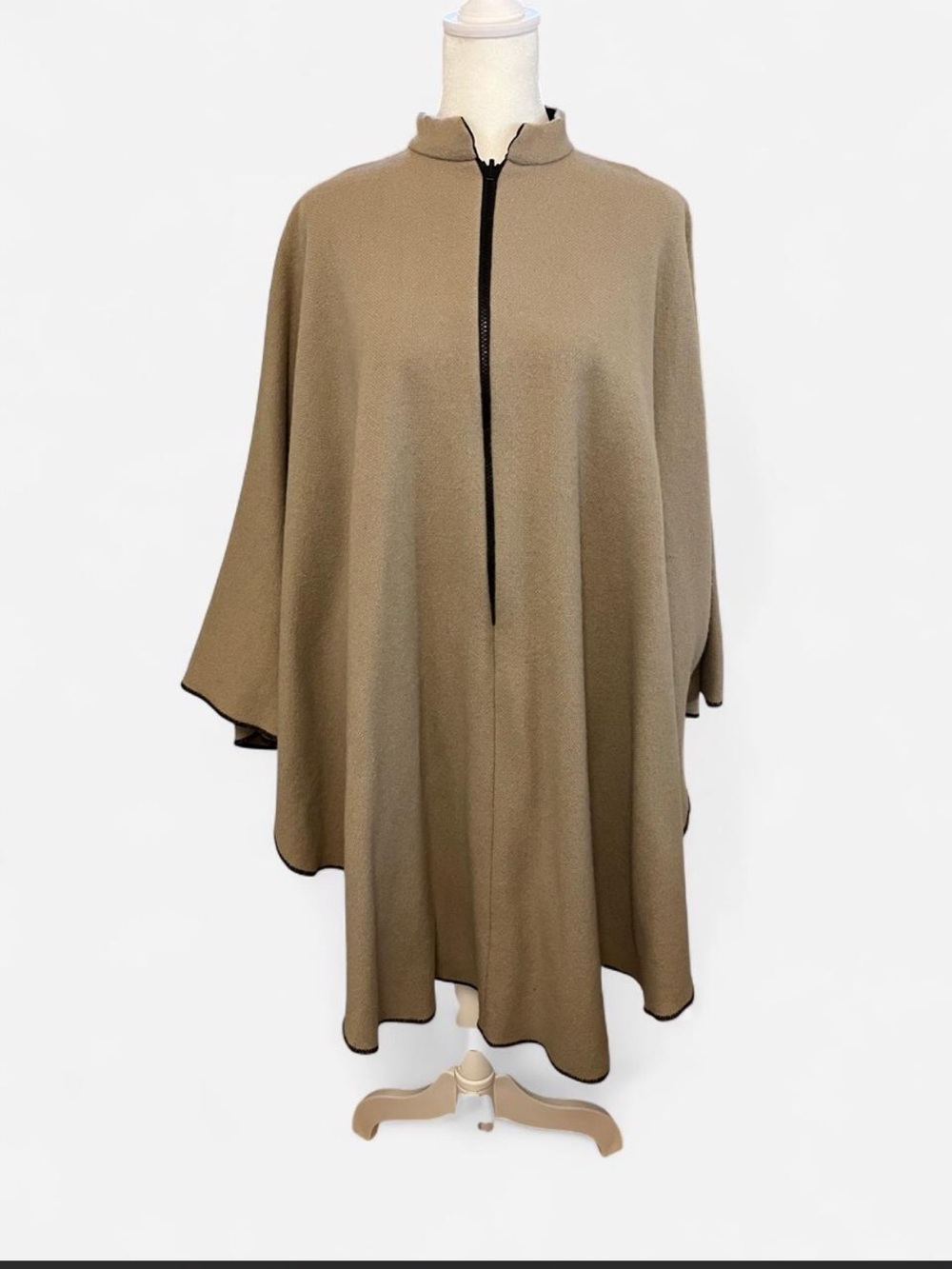 Down East Co. Wool Cape
Made in Maine OSFM boho stylish winter